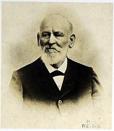 Photograph of Jonathan Holden