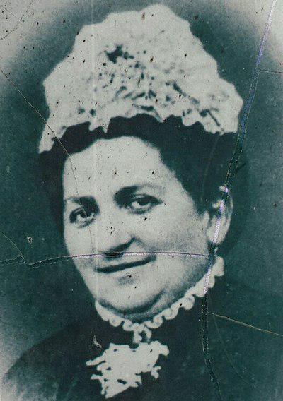 Photograph of Esther Carlebach