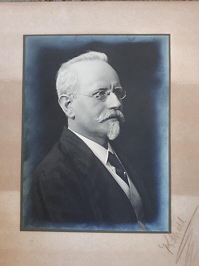 Photograph of Karl Schell