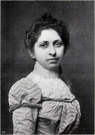 Photograph of Elizabeth Fleischman