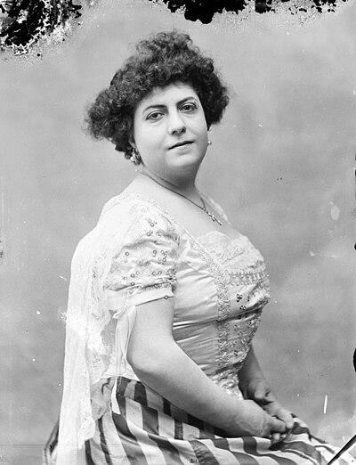 Photograph of Elena Fons