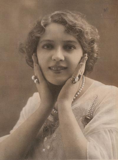 Photograph of Arlette Dorgère