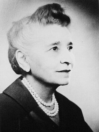 Photograph of Ángela Acuña
