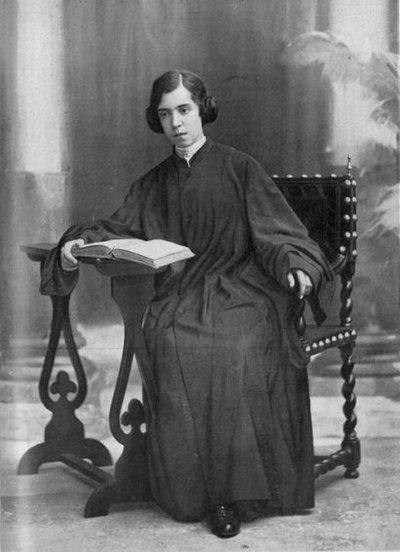 Photograph of Regina Quintanilha