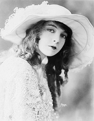 Photograph of Lillian Gish