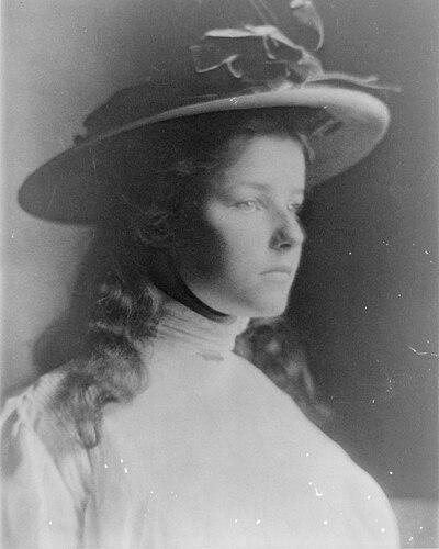 Photograph of Alice Lee