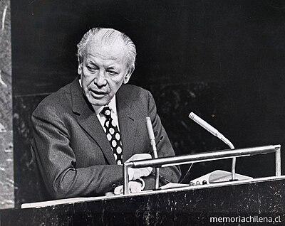Photograph of Humberto Díaz Casanueva
